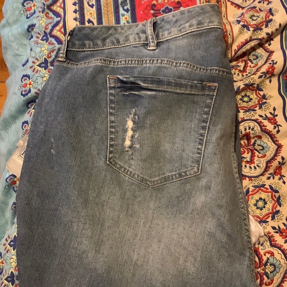 EUC Torrid distressed 24 T stretch jeans - Picture 7 of 11